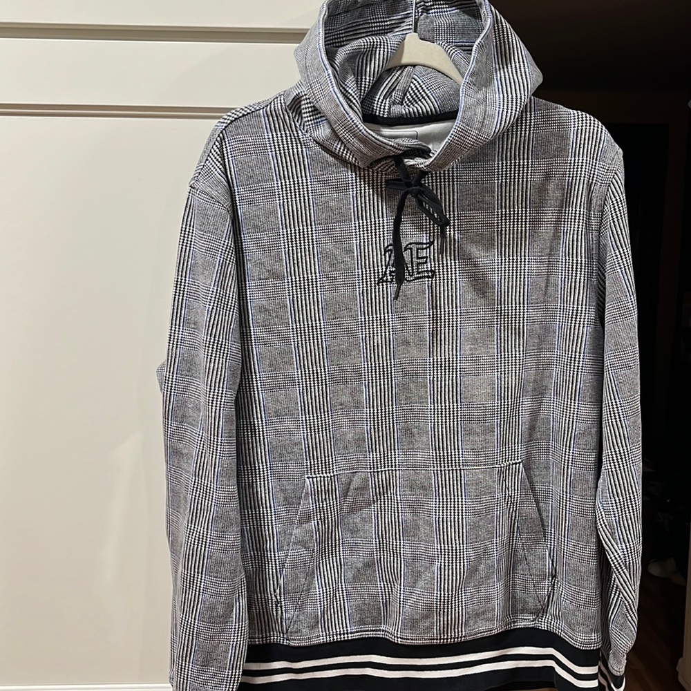 American eagle extremely well-made heavy  dress sweatshirt (houndstooth pattern)